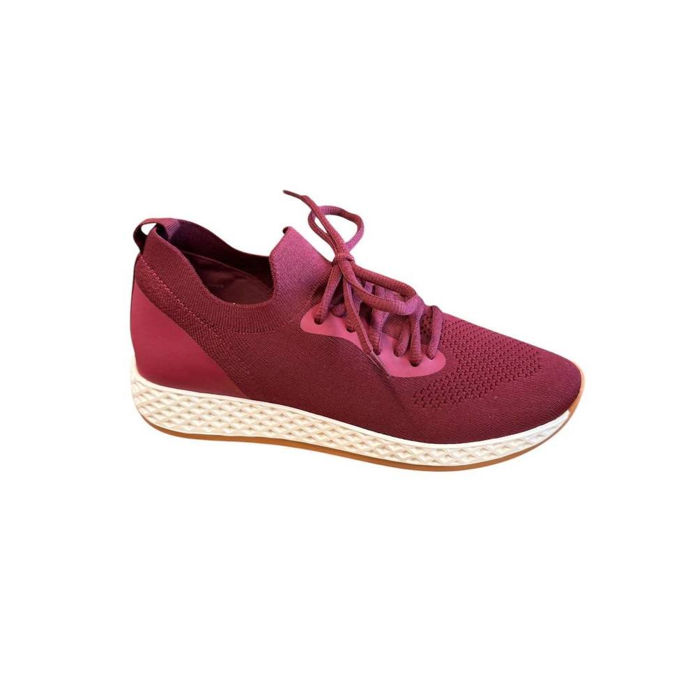 NEW URBAN SPORT women's lace-up sneaker in wine
